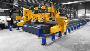 CNC-Brennschneidanlage zur Bearbeitung von Bauteilen CNC-Brennschneidanlage zur Bearbeitung von Bauteilen