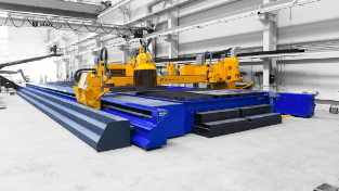 CNC-Plasmaschneidanlage zur Bearbeitung von Bauteilen CNC-Plasmaschneidanlage zur Bearbeitung von Bauteilen
