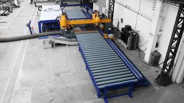 The Belgian market leader for truck lifts has invested in the DS series from MicroStep - a highly efficient, automated process line that can, among other things, provide flat material up to a size of 6,000 mm x 2,000 mm with drillings, plasma bevel cuts and markings and enables automated unloading of processed parts.