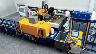 A MicroStep waterjet cutting system is loaded and unloaded by a robot. The Romanian SC Mondial SA, a subsidiary of the German Villeroy & Boch AG, a world-renowned manufacturer of sanitary technology, relies on this solution, which is offered as a package by MicroStep.